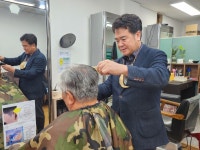 아픈 아내 위해 시작한 반찬가게 ‘대박’… “60부터는 나를 위한 삶”[서영아의 100세 카페]｜동아일보 아픈 아내 위해 시작한 반찬가게... 