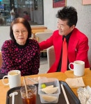 태진아 “아내 옥경이 치매 악화…아들 이루가 대소변 받는다”｜동아일보 태진아 “아내 옥경이 치매 악화…아들 이루가 대소변 받는다”