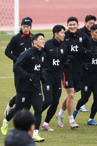 바이에른 뮌헨, 김민재 선수 부상-혹사 논란에 대응하며 맨체스터 유나이티드의 관심 집중
