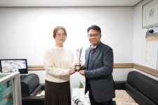 평택 박애병원, 성육보육원으로부터 감사패 받아｜동아일보 평택 박애병원, 성육보육원으로부터 감사패 받아