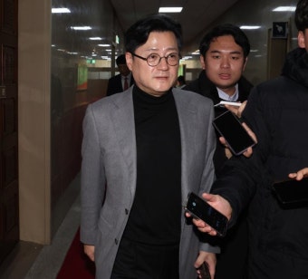홍익표 “고민정, 지도부 복귀해야”…조정식은 여론조사 유감 표명｜동아일보 홍익표 “고민정, 지도부 복귀해야”…조정식은 여론조사 유감 표명