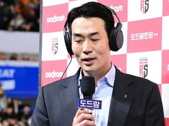 고희진 정관장 감독 ‘승리의 주문 F·B·S·O를 부탁해’ [발리볼 비키니]｜동아일보 고희진 정관장 감독 ‘승리의 주문 F·B·S·O를 부탁해’...