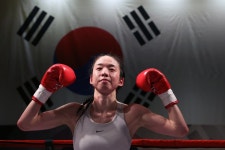 현역 의사로 복싱 세계챔피언 도전했던 서려경, 아쉬운 무승부｜동아일보 현역 의사로 복싱 세계챔피언 도전했던 서려경, 아쉬운 무승부