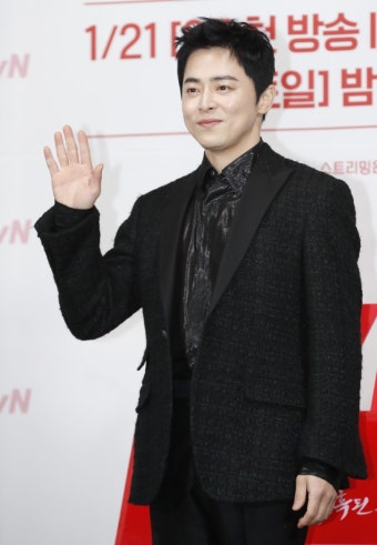 조정석, 27일 가수 데뷔 쇼케이스한다…MV 주인공은 공효진｜동아일보 조정석, 27일 가수 데뷔 쇼케이스한다…MV 주인공은 공효진