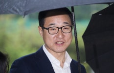 ‘민주당 돈봉투 의혹’ 이성만 “자금 제공 인정하지만…단순 전달”｜동아일보 ‘민주당 돈봉투 의혹’ 이성만 “자금 제공 인정하지만…단순... 