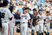 ‘선발 전원 안타·득점’ 두산, 19점 폭발하며 키움 제압…3연패 탈출｜동아일보 ‘선발 전원 안타·득점’ 두산, 19점 폭발하며 키움 제압... 
