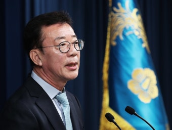 홍철호 신임 정무수석 “내일 천준호 비서실장 만나 의제 논의”｜동아일보 홍철호 신임 정무수석 “내일 천준호 비서실장 만나 의제 논의”