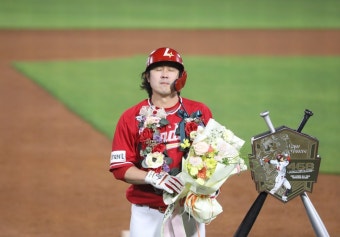 이만수 전 감독, ‘옛제자’ 최정 대기록 달성 축하…“500홈런도 충분히 가능”｜동아일보 이만수 전 감독, ‘옛제자’ 최정 대기록 달성...