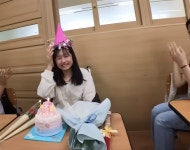 4번 수술 후 휠체어로 등교한 여학생, 눈물 터트린 이유는?(영상)｜동아일보 4번 수술 후 휠체어로 등교한 여학생, 눈물 터트린 이유는?(영상)