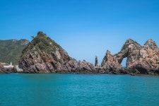 바다 한 가운데 ‘선상횟집’…다도해의 진주 홍도 여행의 모든 것｜동아일보 바다 한 가운데 ‘선상횟집’…다도해의 진주 홍도 여행의 모든 것