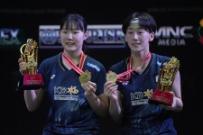 배드민턴 女복식 백하나·이소희, 인니오픈 우승…세계 1위 중국 제압｜동아일보 배드민턴 女복식 백하나·이소희, 인니오픈 우승…세계 1위... 