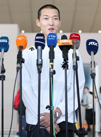 새 역사 꿈꾸는 높이뛰기 우상혁 “목표는 오로지 金”…유럽서 마지막 담금질｜동아일보 새 역사 꿈꾸는 높이뛰기 우상혁 “목표는 오로지 金”...