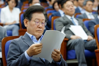 이재명, ‘당대표 연임’ 도전 임박…이르면 오늘 선언할 듯｜동아일보 이재명, ‘당대표 연임’ 도전 임박…이르면 오늘 선언할 듯