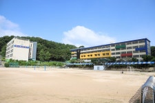 김포시 유일 남자중학교 ‘김포중’, 내년부터 남녀공학｜동아일보 김포시 유일 남자중학교 ‘김포중’, 내년부터 남녀공학