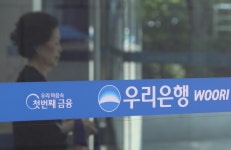 180억 빼돌린 우리은행 직원 구속 기소…“가상자산에 150억 사용”｜동아일보 180억 빼돌린 우리은행 직원 구속 기소…“가상자산에... 