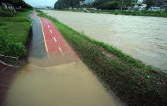 서울 내부순환도로 차량 통행 재개…동부간선 통제 계속｜동아일보 서울 내부순환도로 차량 통행 재개…동부간선 통제 계속