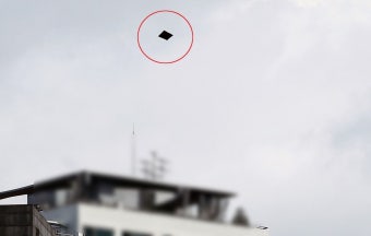 北 오물풍선에 대통령실도 뚫려… 軍, 대북전광판 재설치 할수도｜동아일보 北 오물풍선에 대통령실도 뚫려… 軍, 대북전광판 재설치 할수도