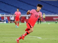 ‘축구 金’ 병역특례 받은 김진야, 봉사 자료 위조…“에이전트 실수”｜동아일보 ‘축구 金’ 병역특례 받은 김진야, 봉사 자료 위조... 
