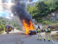 옥천서 국도 달리던 승용차서 불…운전자 스스로 대피｜동아일보 옥천서 국도 달리던 승용차서 불…운전자 스스로 대피