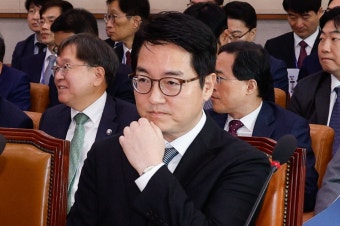 검찰총장, 명태균 ‘봐주기 수사’ 의혹에 “절차 따라 수사 진행”｜동아일보 검찰총장, 명태균 ‘봐주기 수사’ 의혹에 “절차 따라 수사 진행”