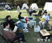 책 쉼터 된 공원｜동아일보 책 쉼터 된 공원