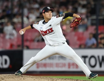 두산, FA 허경민 보상 선수로 KT 투수 김영현 지명…12월 입대 예정｜동아일보 두산, FA 허경민 보상 선수로 KT 투수 김영현 지명…12월 입대...