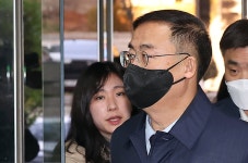 ‘자녀 특혜채용 의혹’ 김세환 전 선관위 사무총장 구속영장 기각｜동아일보 ‘자녀 특혜채용 의혹’ 김세환 전 선관위 사무총장 구속영장 기각