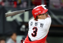 ‘작은 거인’ 김선빈 “KIA 첫 2000안타 선수 될 것…감독 도움 필요”｜동아일보 ‘작은 거인’ 김선빈 “KIA 첫 2000안타 선수 될 것... 