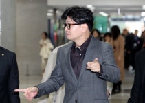 한동훈, ‘김건희 특검법 기류 변화’ 질문에 침묵…신경전 지속｜동아일보 한동훈, ‘김건희 특검법 기류 변화’ 질문에 침묵…신경전 지속