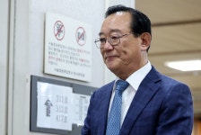 검찰, 송철호 전 울산시장에 징역 2년 구형…‘뇌물수수 혐의’｜동아일보 검찰, 송철호 전 울산시장에 징역 2년 구형…‘뇌물수수 혐의’