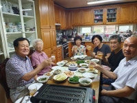 “일흔도 나이다냐, 난 그때 날아다녔다”[서영아의 100세 카페]｜동아일보 “일흔도 나이다냐, 난 그때 날아다녔다”[서영아의 100세 카페]