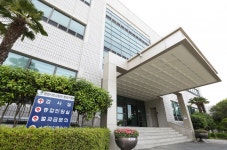 상속인 행세하며 100억 원 갈취한 사기꾼 일당 붙잡혀｜동아일보 상속인 행세하며 100억 원 갈취한 사기꾼 일당 붙잡혀