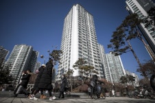 1월 서울 아파트 3.3㎡당 3996만원…전월 대비 5.2%↓｜동아일보 1월 서울 아파트 3.3㎡당 3996만원…전월 대비 5.2%↓