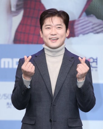 ‘프리 선언’ 김대호, 이승기·이수근과 한솥밥…원헌드레드 전속계약｜동아일보 ‘프리 선언’ 김대호, 이승기·이수근과 한솥밥…원헌드레드...