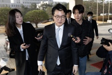 심우정, ‘尹 구속취소 즉시항고’ 질문에 “드릴 말씀 없다”｜동아일보 심우정, ‘尹 구속취소 즉시항고’ 질문에 “드릴 말씀 없다”