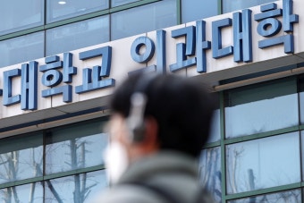 의대 30여곳 복학 마감에 제적 착수…의대생 복귀 분수령｜동아일보 의대 30여곳 복학 마감에 제적 착수…의대생 복귀 분수령