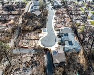 산불 덮쳤던 집엔 독성물질 수북… ‘폐’가 위험하다｜동아일보 산불 덮쳤던 집엔 독성물질 수북… ‘폐’가 위험하다