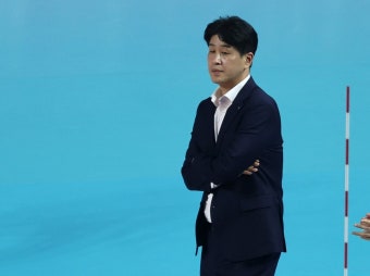 ‘코치 폭행 입건’ 김종민 감독 “구단과 팬들께 죄송…왜곡된 부분 많아”｜동아일보 ‘코치 폭행 입건’ 김종민 감독 “구단과 팬들께 죄송...