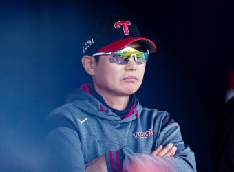 ‘판정 항의’ LG 염경엽 감독, 심판에 배치기·욕설해 퇴장｜동아일보 ‘판정 항의’ LG 염경엽 감독, 심판에 배치기·욕설해 퇴장