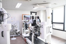보행로봇 등 최첨단 재활장비 보유｜동아일보 보행로봇 등 최첨단 재활장비 보유