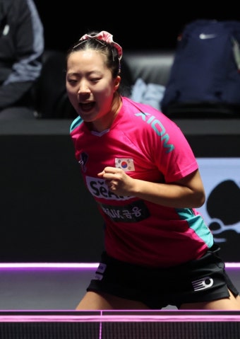 ‘탁구 간판’ 신유빈, 그룹 예선 가볍게 통과…ITTF 월드컵 16강 안착｜동아일보 ‘탁구 간판’ 신유빈, 그룹 예선 가볍게 통과…ITTF...