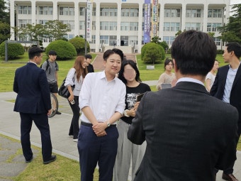 이준석, ‘단일화 제안’ 방문에 “안철수에는 언제나 열려있어”｜동아일보 이준석, ‘단일화 제안’ 방문에 “안철수에는 언제나 열려있어”