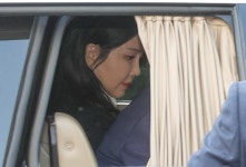 ‘김건희 샤넬백 의혹’ 통일교 내부고발자 ‘출교’ 징계 확정｜동아일보 ‘김건희 샤넬백 의혹’ 통일교 내부고발자 ‘출교’ 징계 확정