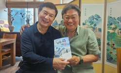 “소설이 아닌 우리 아버지들의 삶”… ‘국민가수’ 남진 생애 첫 추천사｜동아일보 “소설이 아닌 우리 아버지들의 삶”… ‘국민가수’ 남진... 
