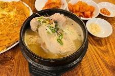 “국밥 먹고 싶어졌어요”…‘케데헌’ 속 서울, 외국인이 반했다｜동아일보 “국밥 먹고 싶어졌어요”…‘케데헌’ 속 서울, 외국인이 반했다