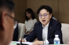 김정관 “관세협상 불리하지 않은 조건 확보…美 진출 기회로 활용”｜동아일보 김정관 “관세협상 불리하지 않은 조건 확보…美 진출 기회로... 