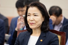 과방위, ‘방통위 폐지법’ 통과…국힘 “이진숙 몰아내기” 집단퇴장｜동아일보 과방위, ‘방통위 폐지법’ 통과…국힘 “이진숙 몰아내기”... 