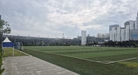 이천 SK하이닉스 축구장에 닥터헬기 이착륙｜동아일보 이천 SK하이닉스 축구장에 닥터헬기 이착륙
