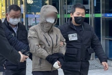 강북구 ‘식당 흉기 난동’ 60대 영장심사…들릴 듯 말듯 “죄송합니다”｜동아일보 강북구 ‘식당 흉기 난동’ 60대 영장심사…들릴 듯 말듯... 