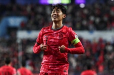 볼리비아전 환상 ‘프리킥 골’… 손흥민 ‘KFA 올해의 골’ 선정｜동아일보 볼리비아전 환상 ‘프리킥 골’… 손흥민 ‘KFA 올해의 골’ 선정